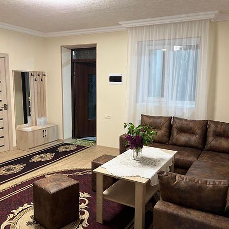 לינה וארוחת בוקר ונדזור Inexpensive House מראה חיצוני תמונה