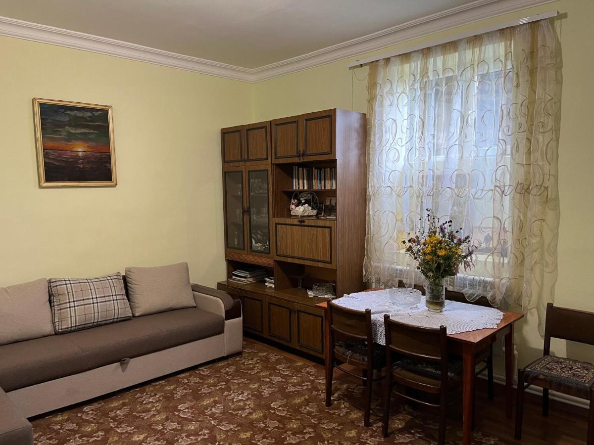 לינה וארוחת בוקר ונדזור Inexpensive House מראה חיצוני תמונה