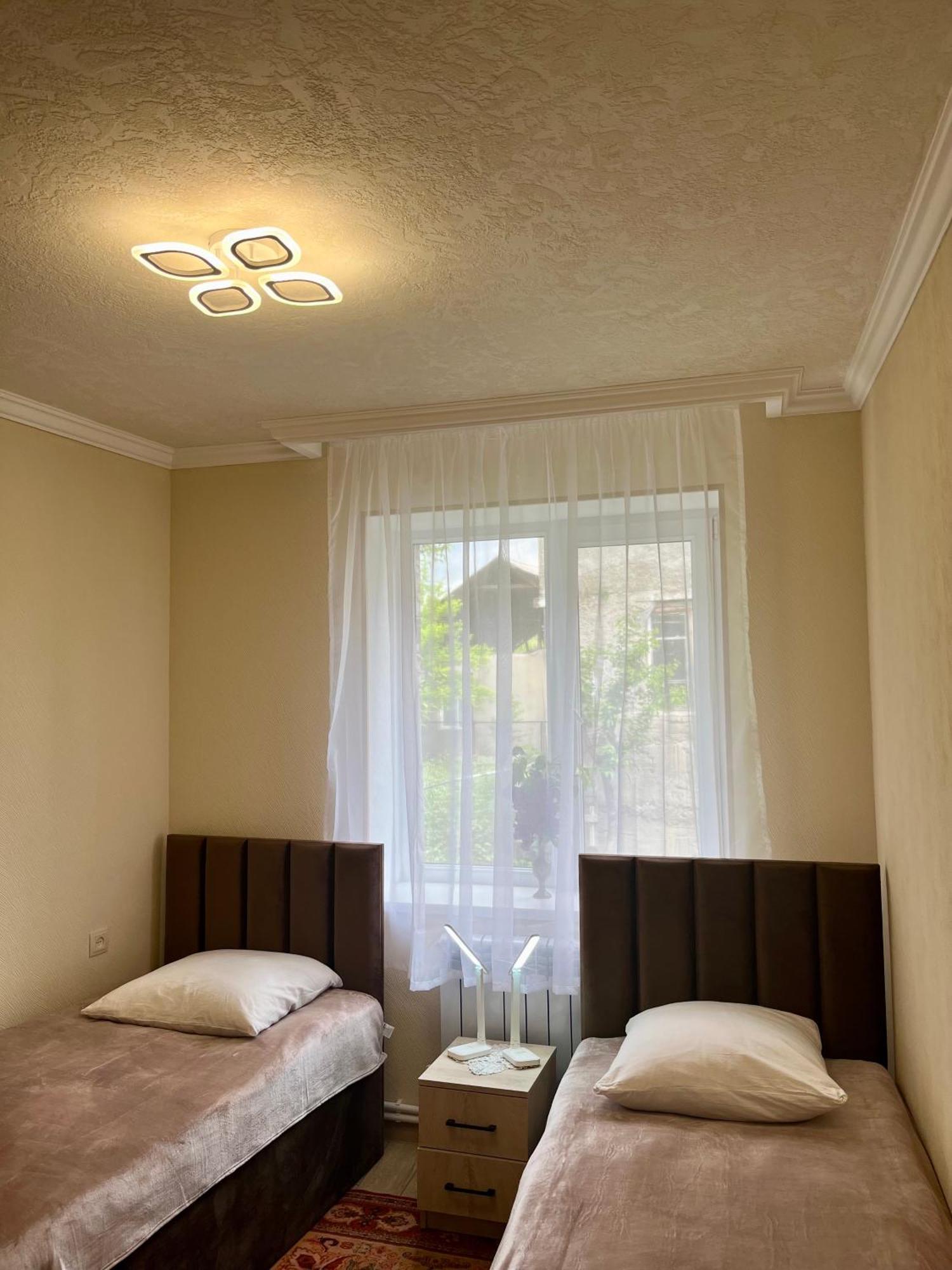 לינה וארוחת בוקר ונדזור Inexpensive House מראה חיצוני תמונה