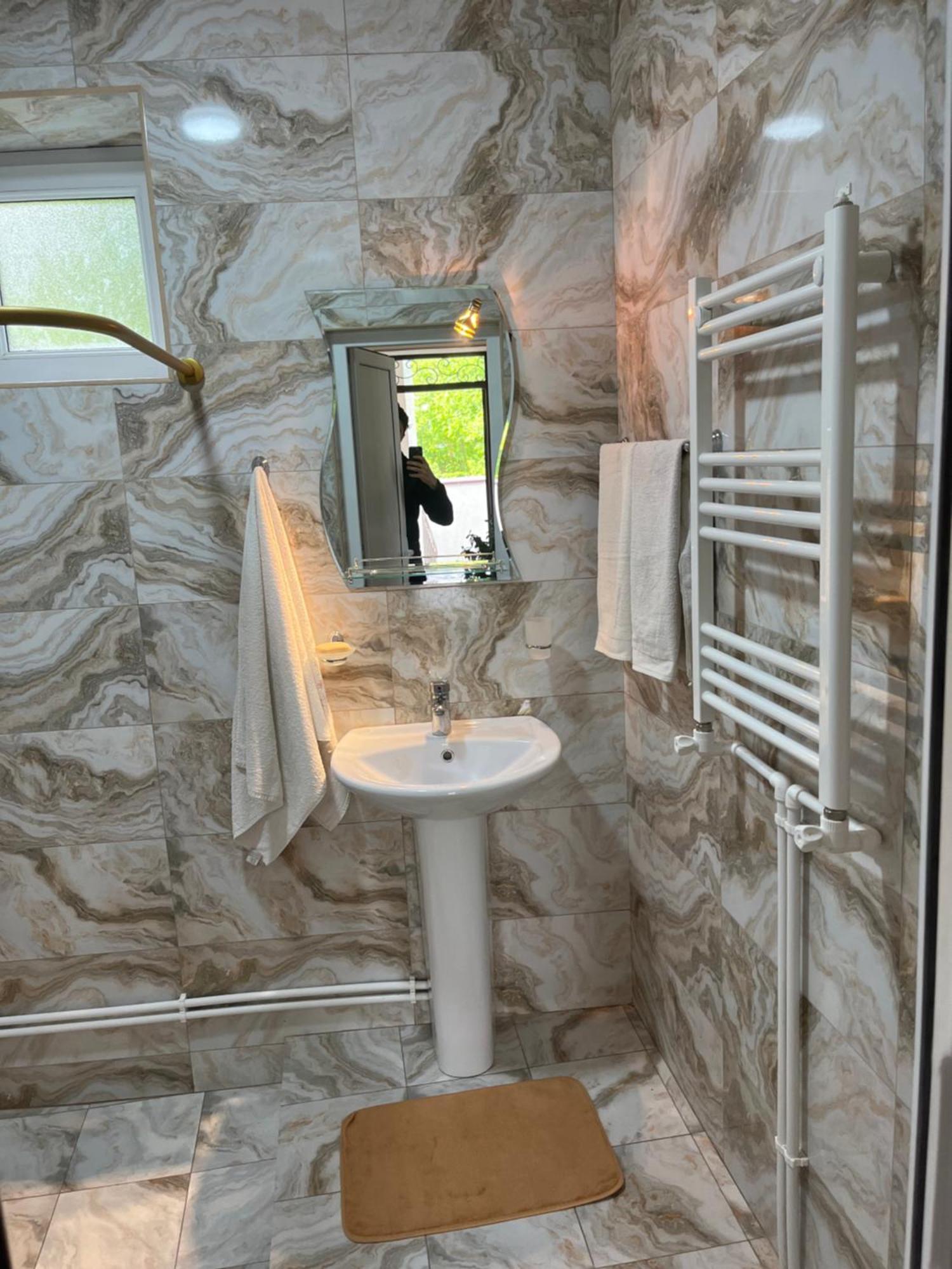 לינה וארוחת בוקר ונדזור Inexpensive House מראה חיצוני תמונה