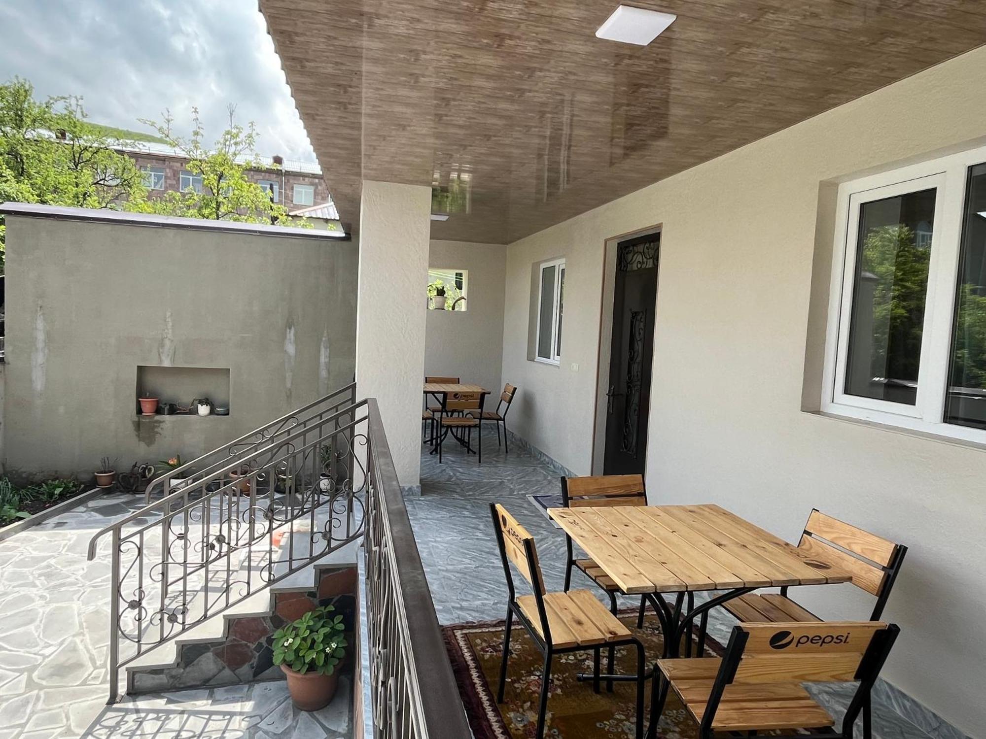לינה וארוחת בוקר ונדזור Inexpensive House מראה חיצוני תמונה