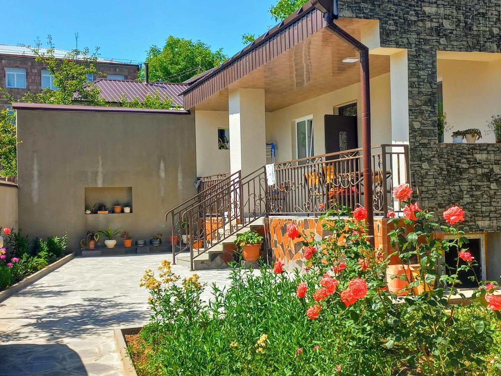 לינה וארוחת בוקר ונדזור Inexpensive House מראה חיצוני תמונה